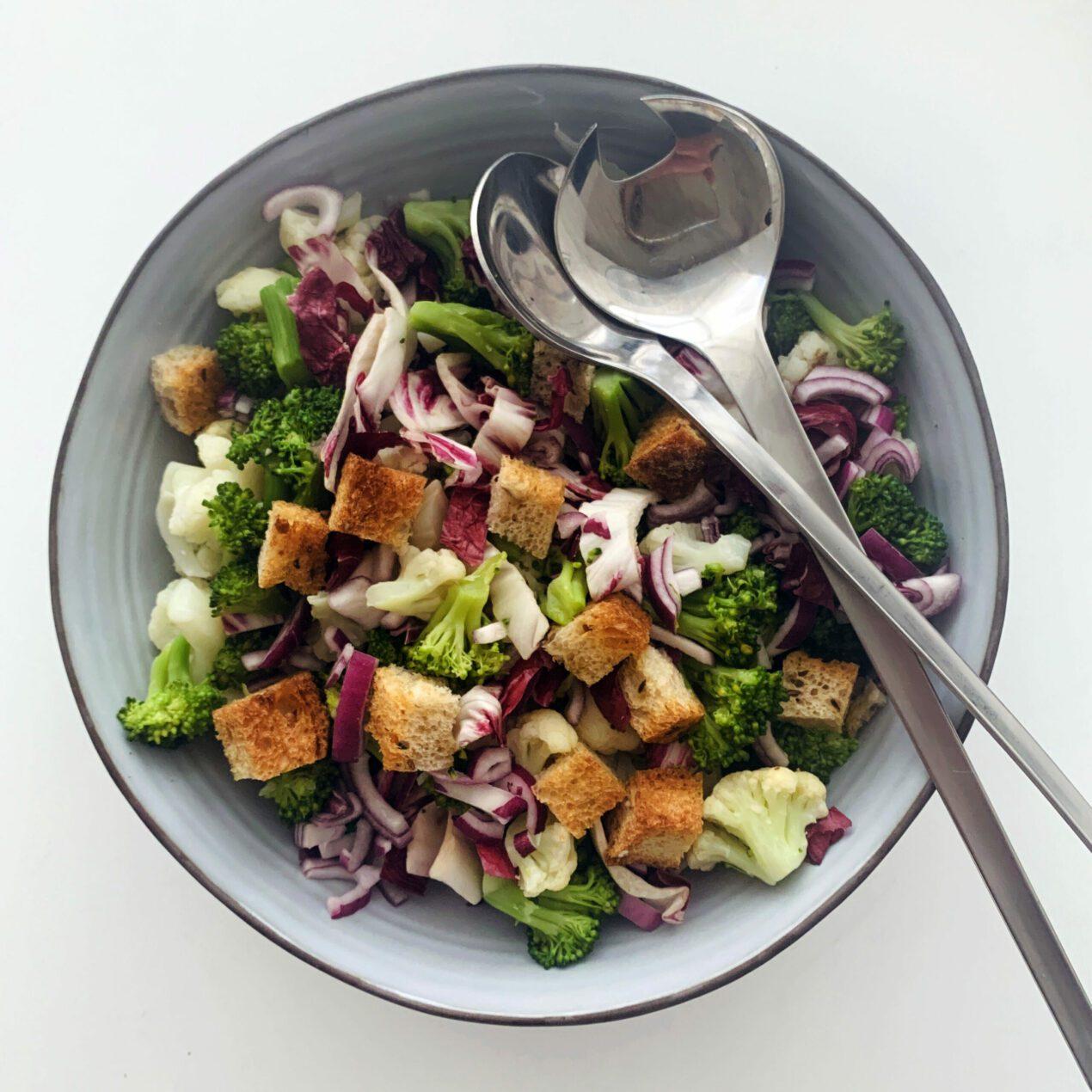 Salat med blomkål og broccoli